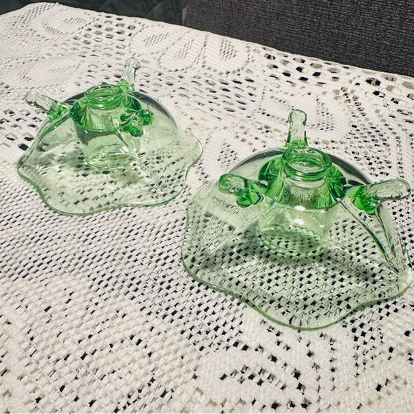 PAIR OF FENTON LOTUS 6-PETAL GREEN URANIUM VASELINE GLASS 3-FOOTED CANDLE HOLDER - Picture 4 of 11